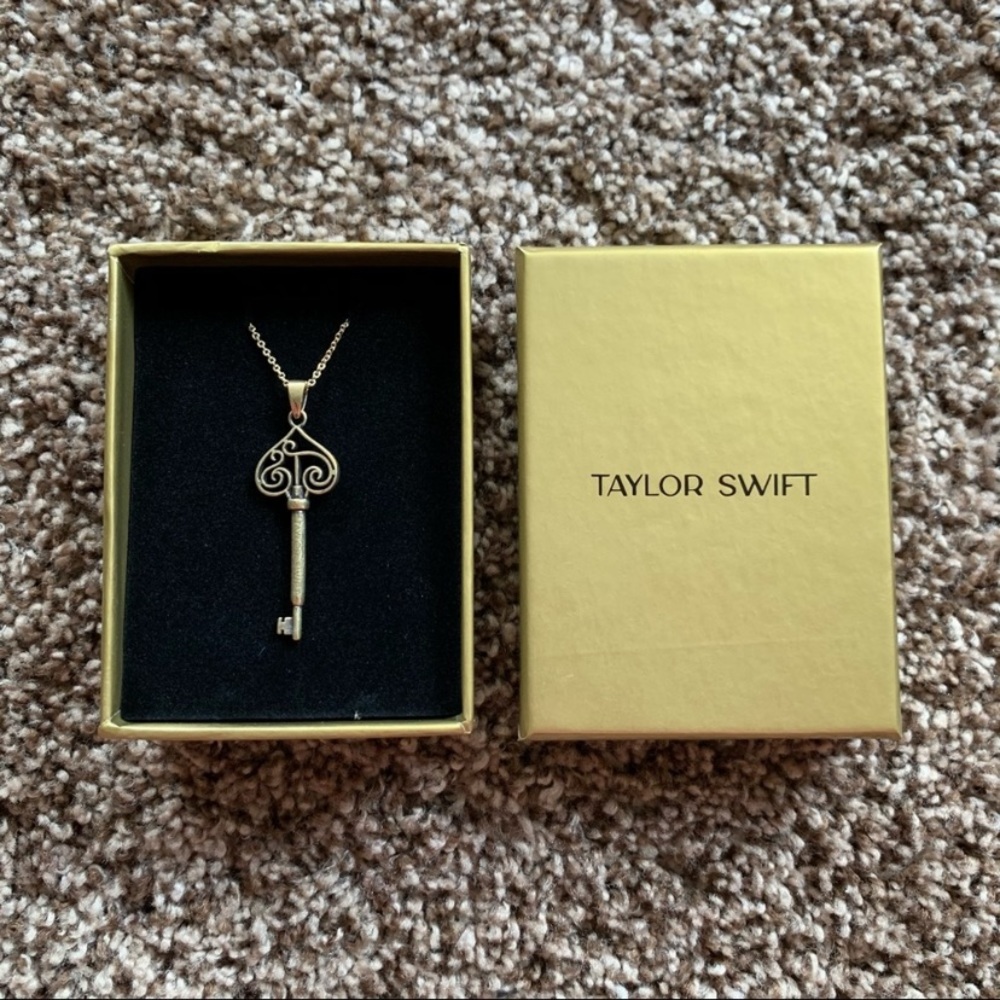 NEW Taylor Swift “Capture It, Remember It” Vault Key - Picture 4 of 16